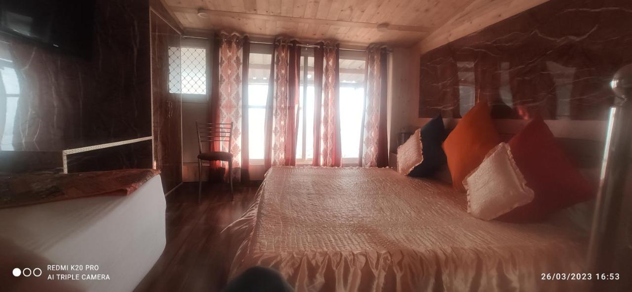 Hotel New Malook Hotel,mall Road,near Domino's Pizza *