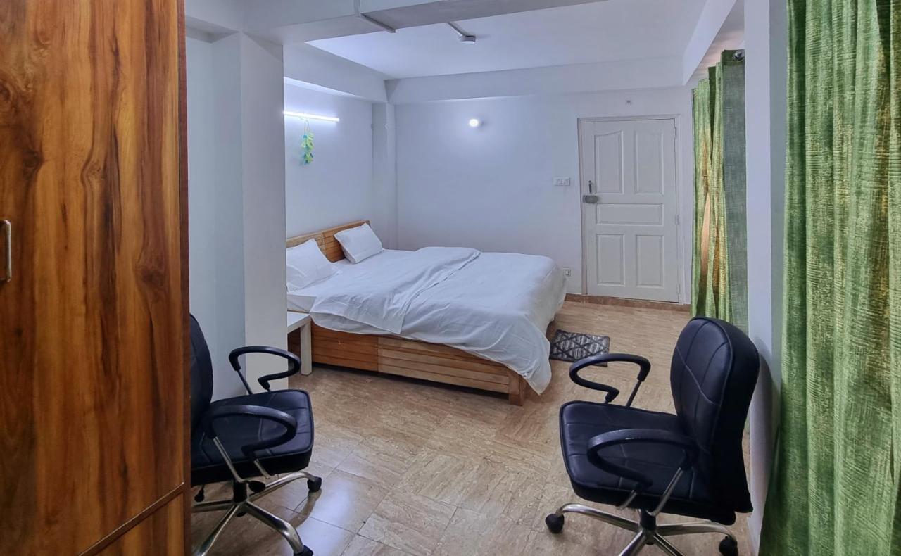Tiny - Drive In Property- Small Basic Kitchen, 2km Ahead From Mall Road Lift Parking Homestay Shimla