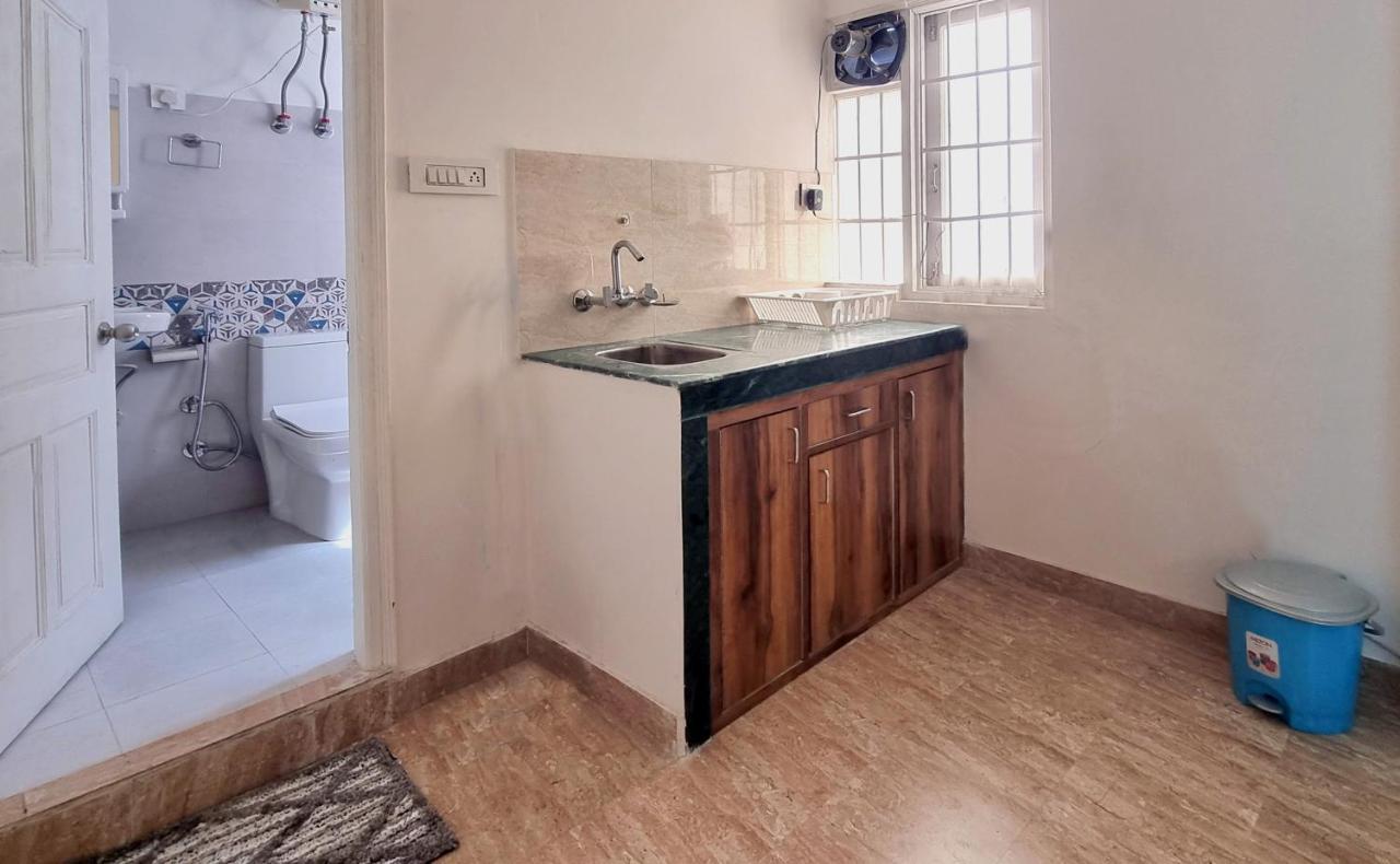 Tiny - Drive In Property- Small Basic Kitchen, 2km Ahead From Mall Road Lift Parking Homestay *