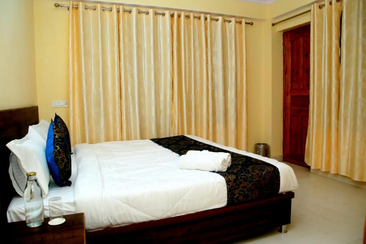 Viva Heights Apartment *
