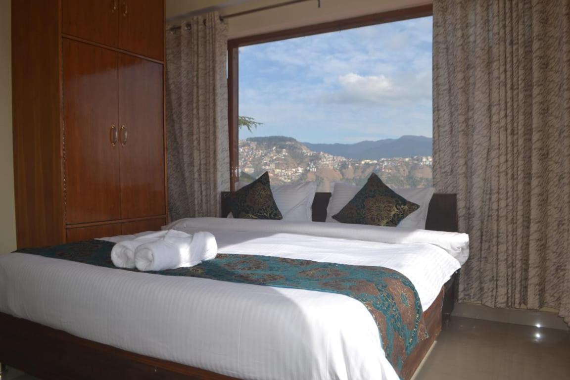 Viva Heights Apartment *