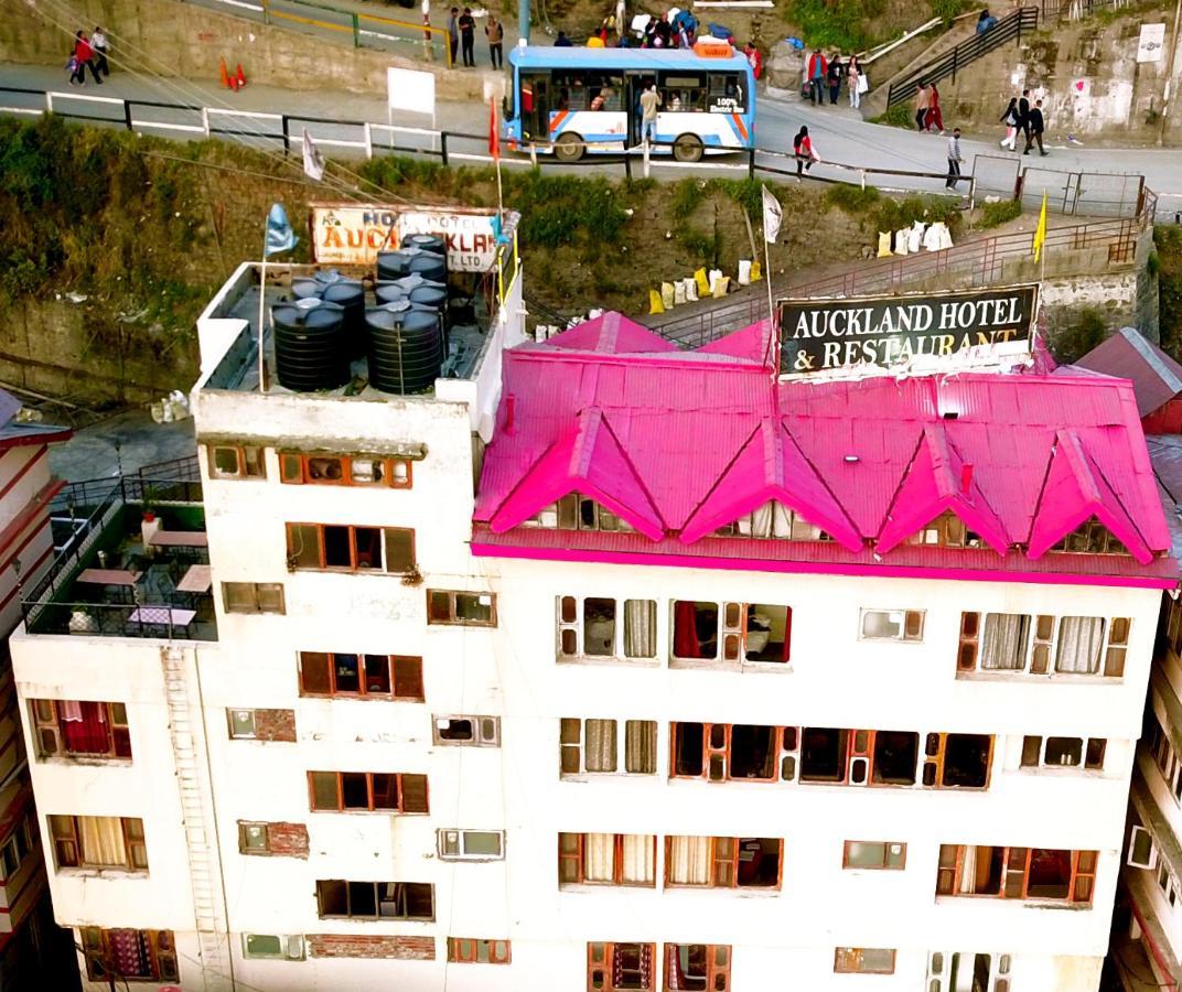 Hotel Auckland And Restaurant Near Mall Road