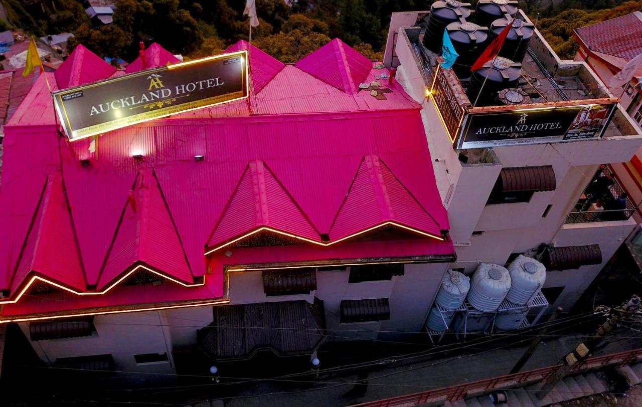 Auckland And Restaurant Near Mall Road