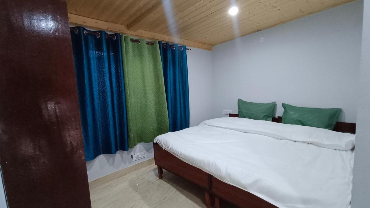 The Hostelers Homestay - Near Isbt, Bypass, Advance Study And Hpu Homestay *
