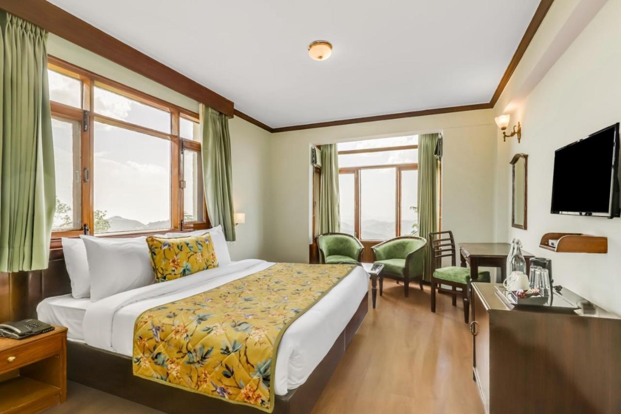 Summit Le Royale Hotel, Hotel