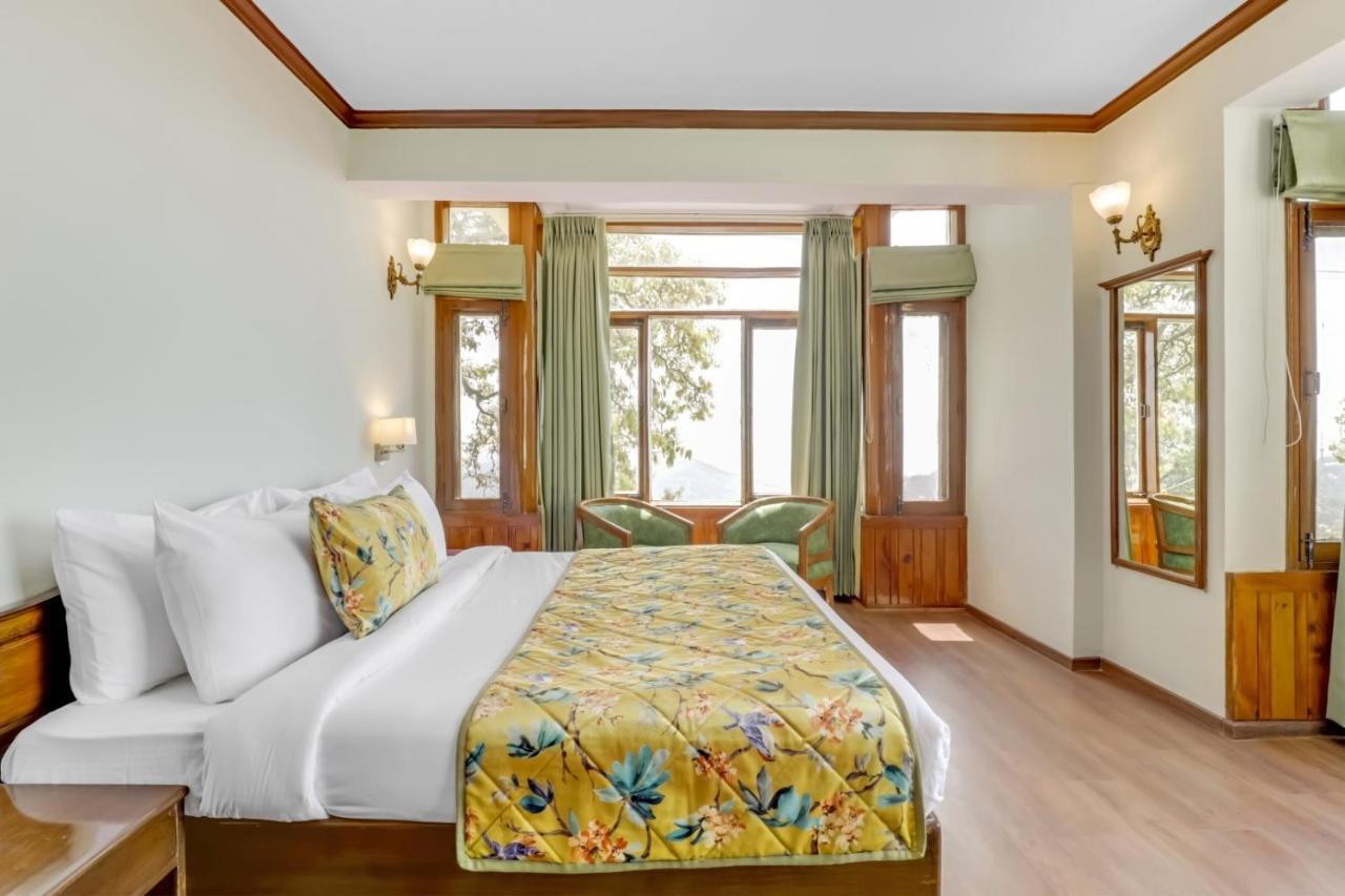 Summit Le Royale Hotel, Hotel