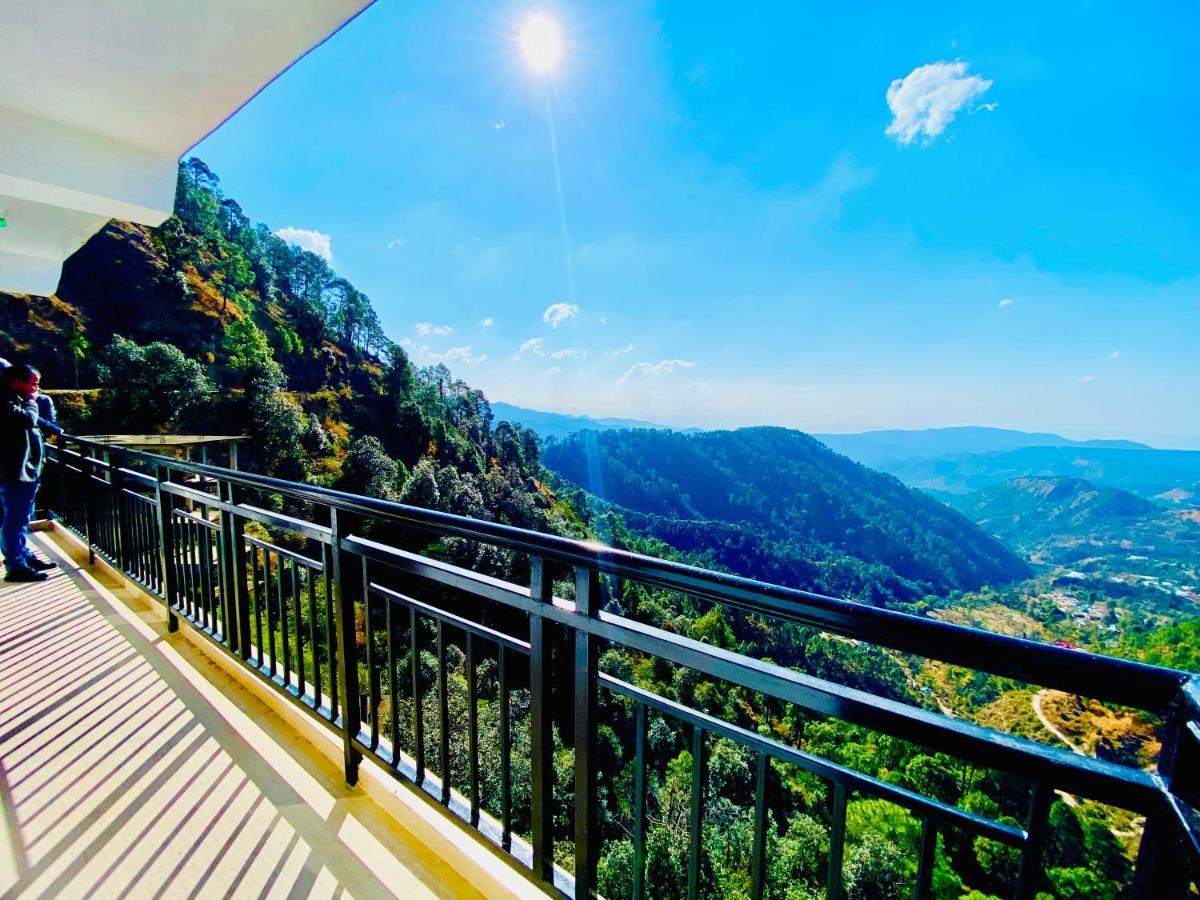 Hotel Aks Residency With Valley View On Road With Private Parking 3*