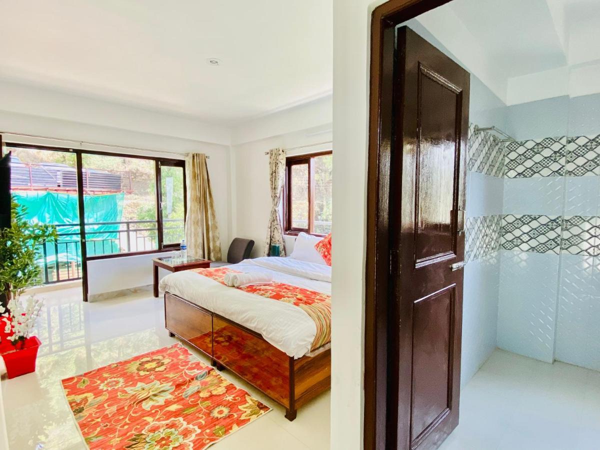 Aks Residency With Valley View On Road With Private Parking