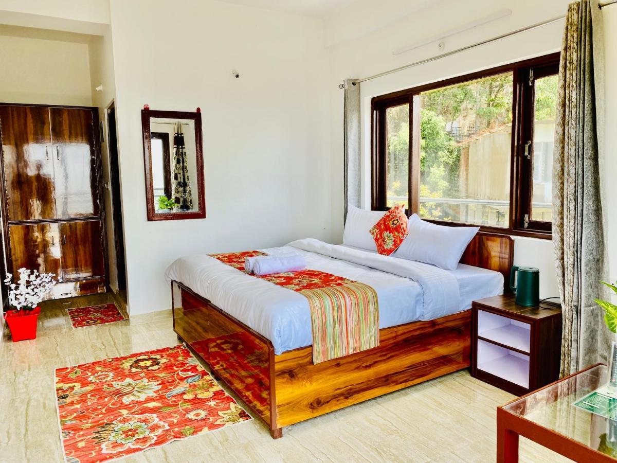 Aks Residency With Valley View On Road With Private Parking Shimla