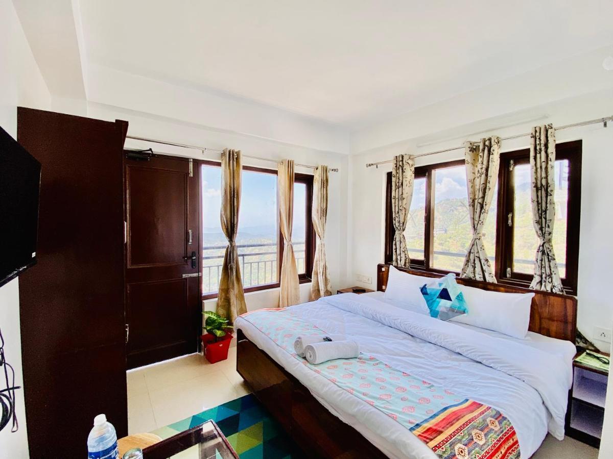 Hotel Aks Residency With Valley View On Road With Private Parking 3*