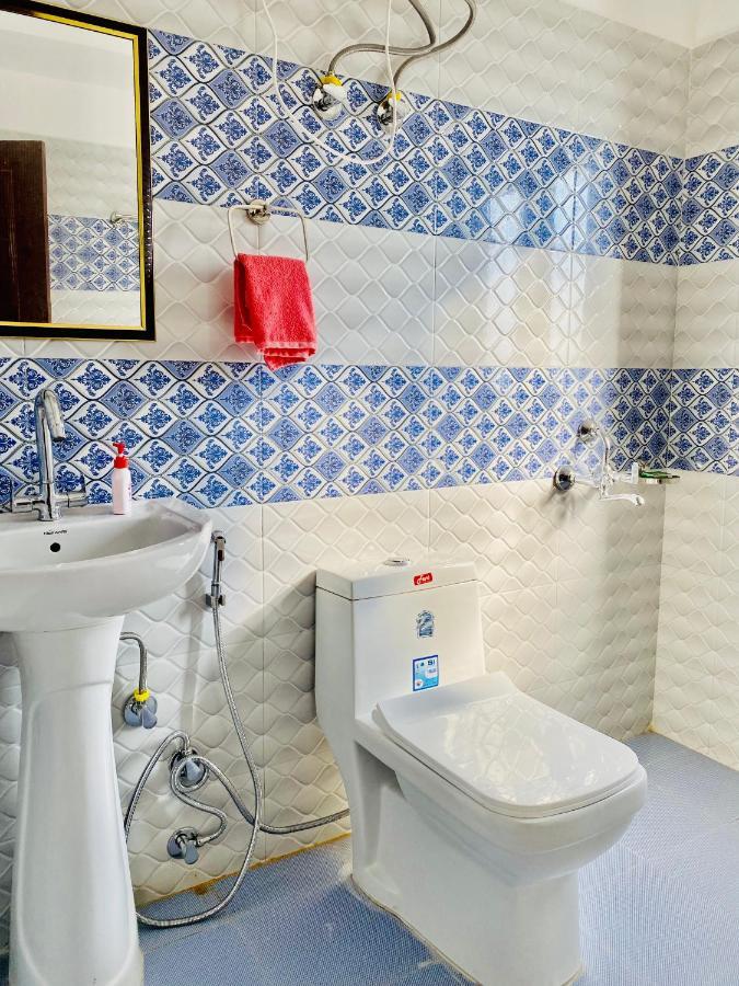 Aks Residency With Valley View On Road With Private Parking Hotel