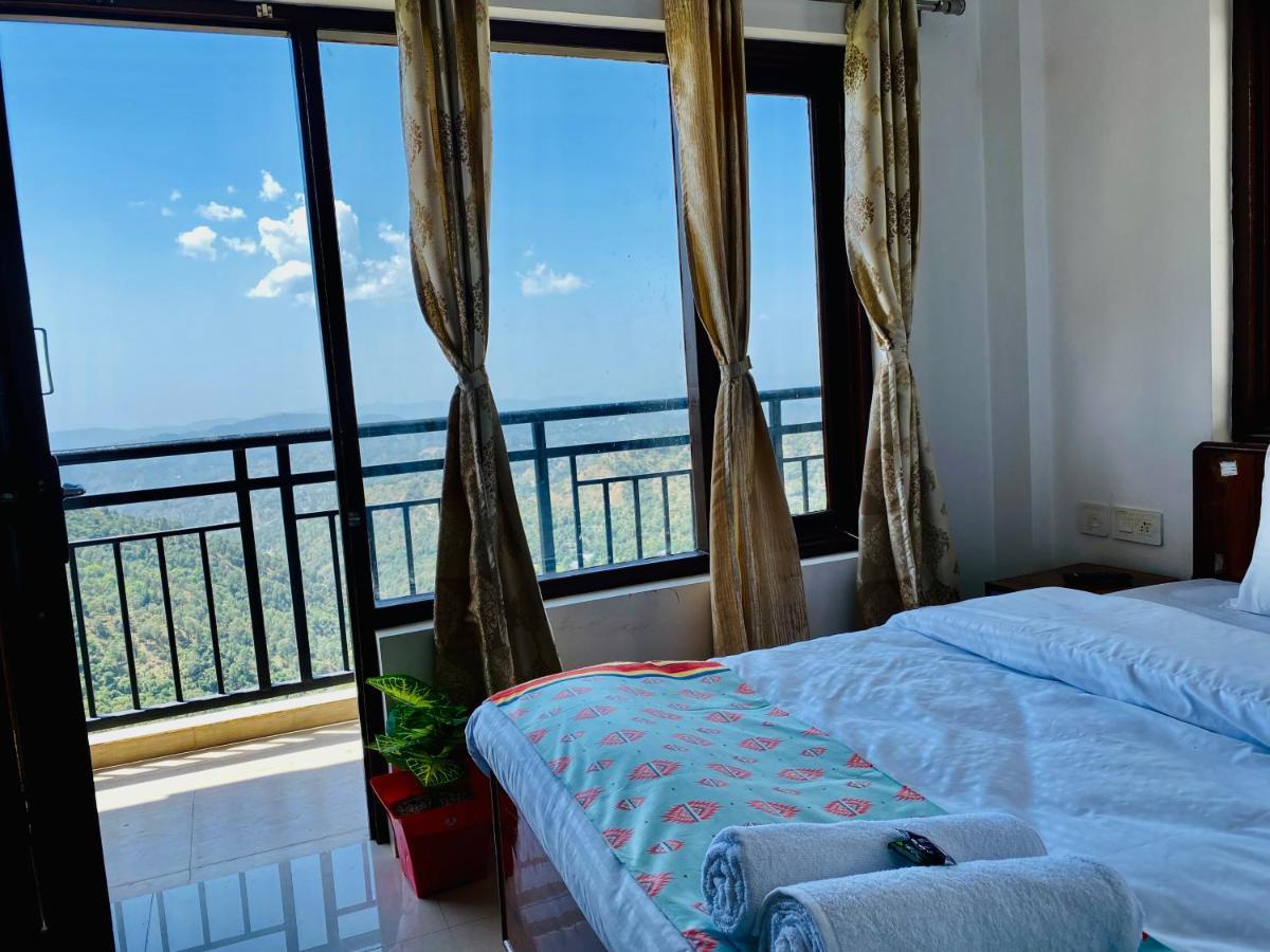 Aks Residency With Valley View On Road With Private Parking 3* Shimla