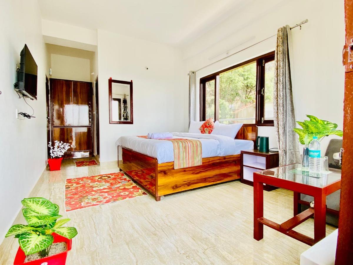Hotel Aks Residency With Valley View On Road With Private Parking 3*