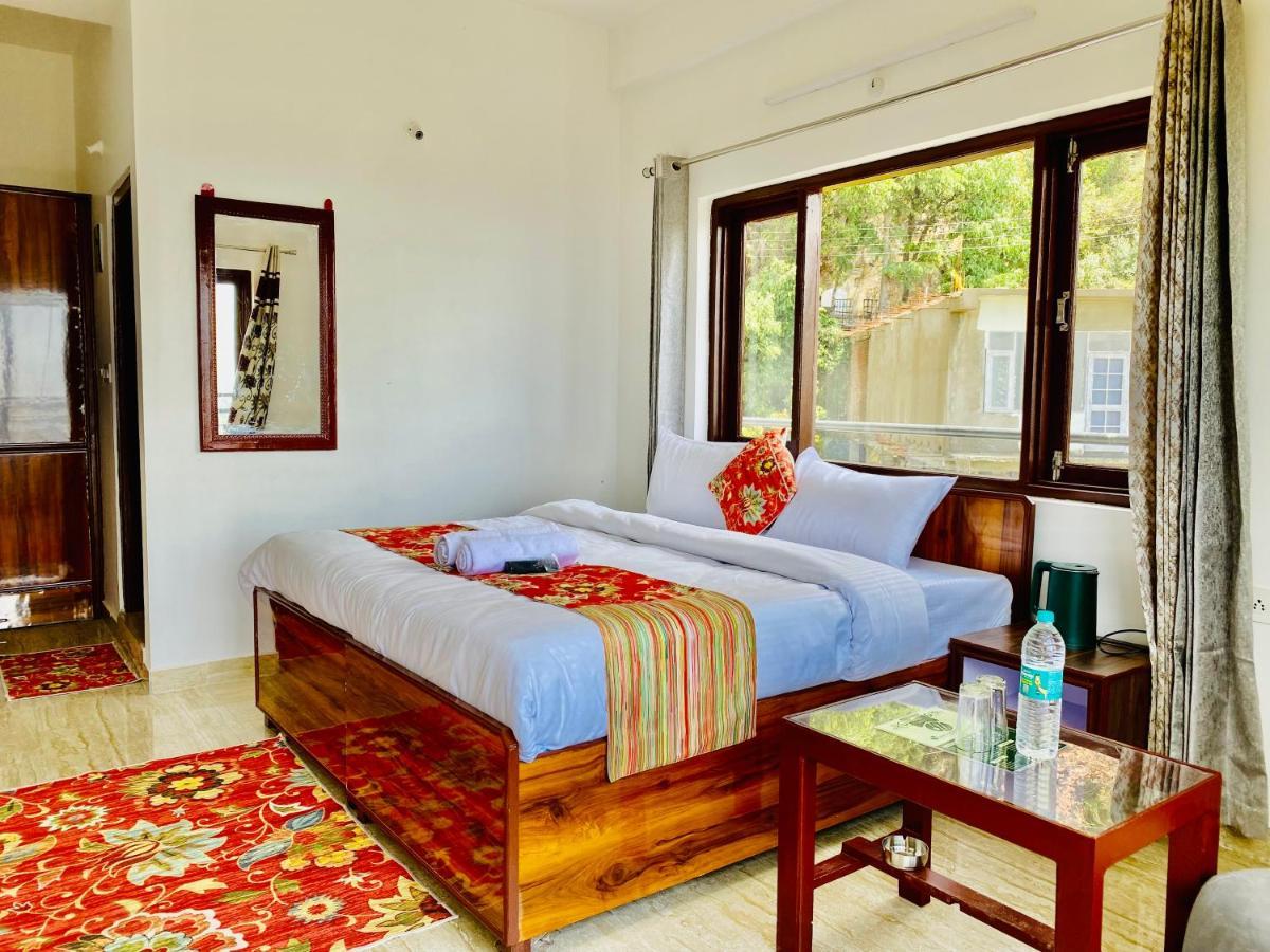Hotel Aks Residency With Valley View On Road With Private Parking Shimla