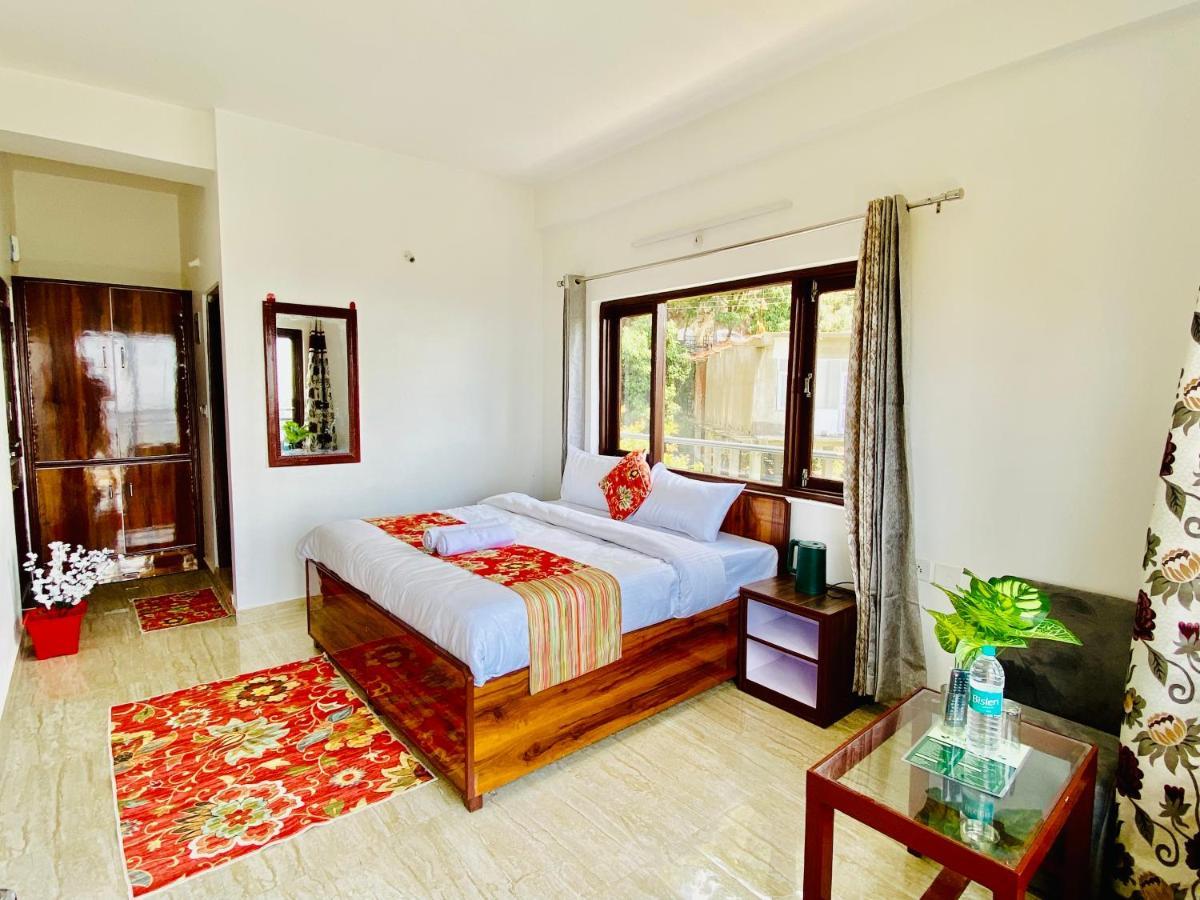 Hotel Aks Residency With Valley View On Road With Private Parking 3*