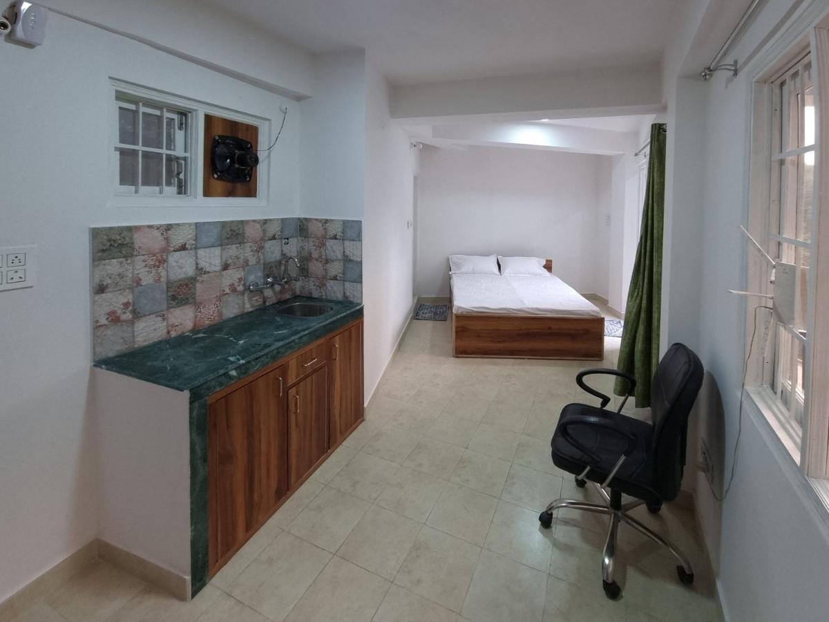 Tiny - Drive In Property- Small Basic Kitchen, 2km Ahead From Mall Road Lift Parking * Shimla