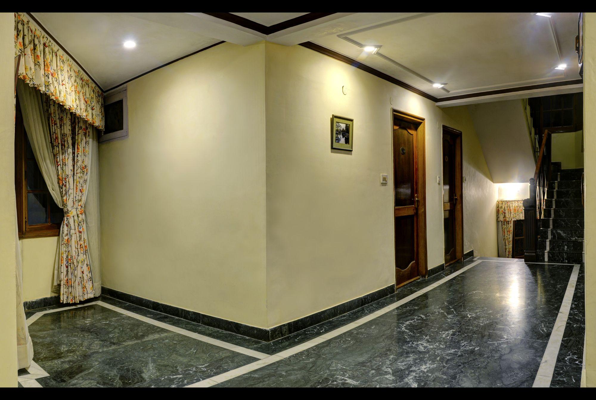 Summit Le Royale Hotel, Hotel 3*