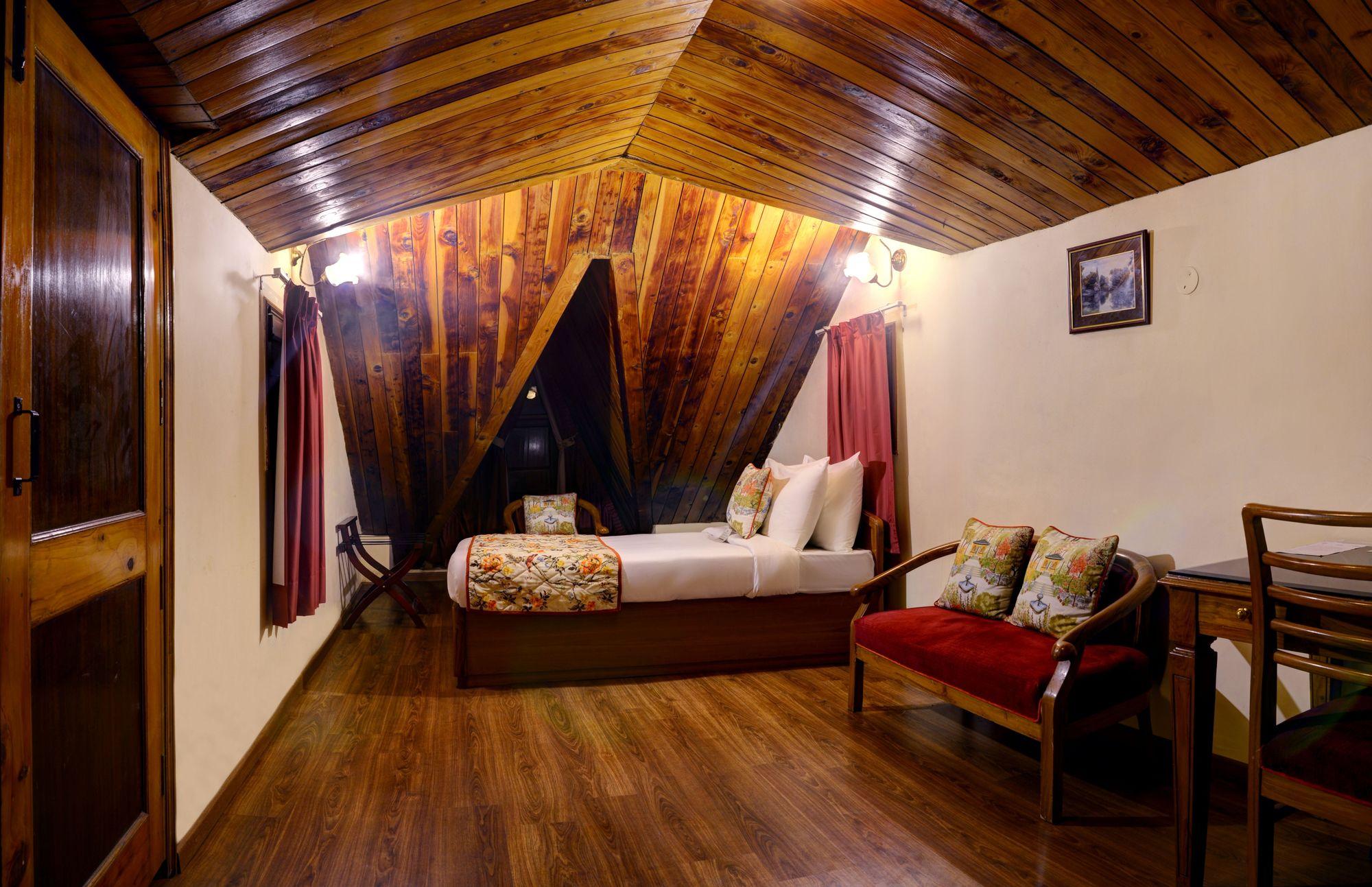 Summit Le Royale Hotel,