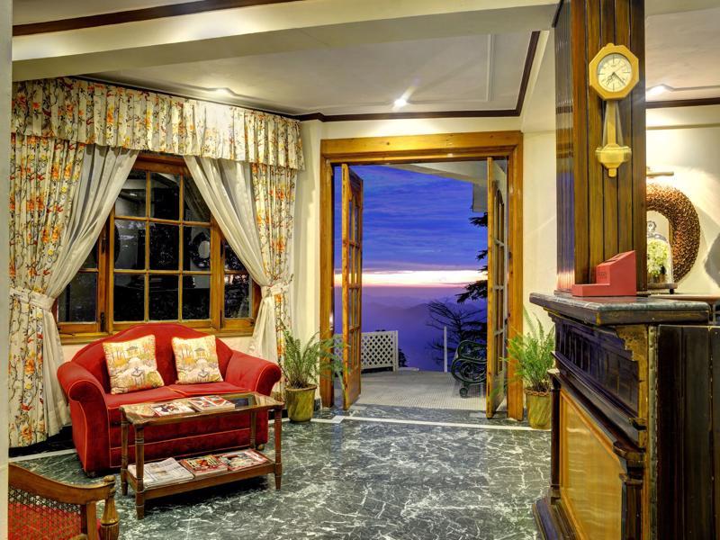 Summit Le Royale Hotel, Hotel