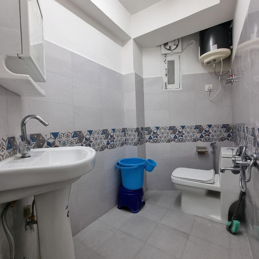 Tiny - Drive In Property- Small Basic Kitchen, 2km Ahead From Mall Road Lift Parking Shimla
