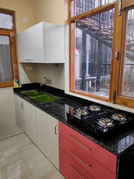 Superb Luxury Three Bed Apartment *