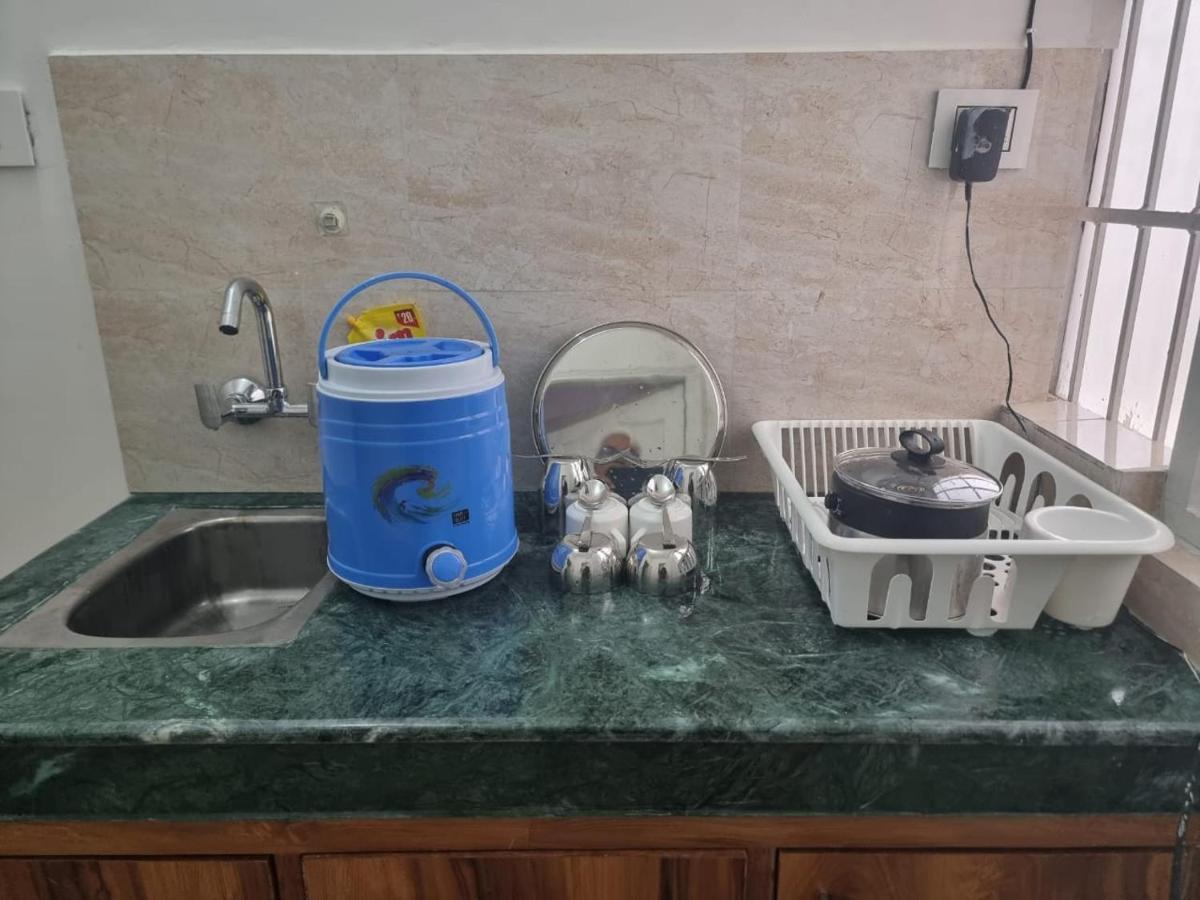 Tiny - Drive In Property- Small Basic Kitchen, 2km Ahead From Mall Road Lift Parking Homestay *