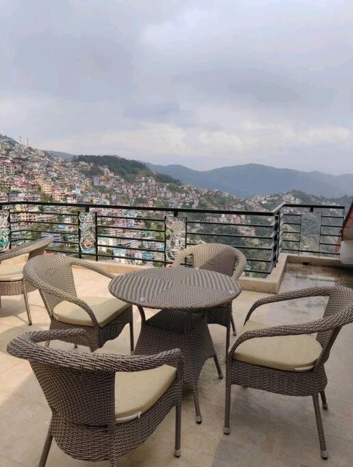 Apartment Superb Luxury Three Bed *