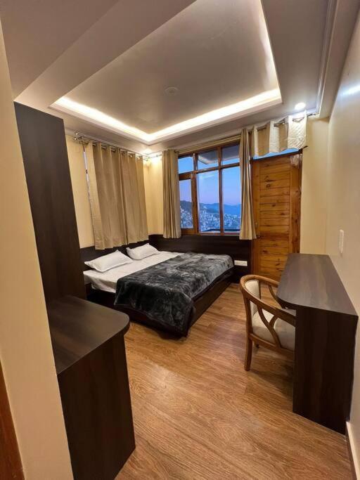 Superb Luxury Three Bed *