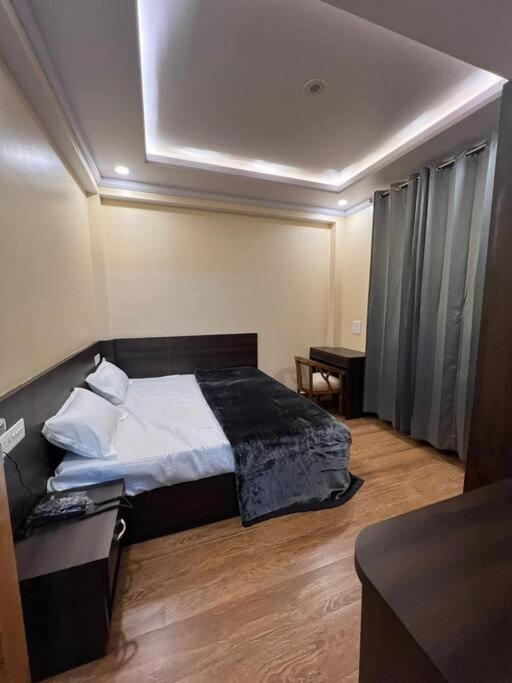 Superb Luxury Three Bed Apartment *