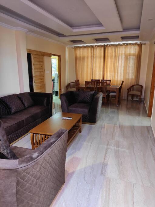Superb Luxury Three Bed * Shimla