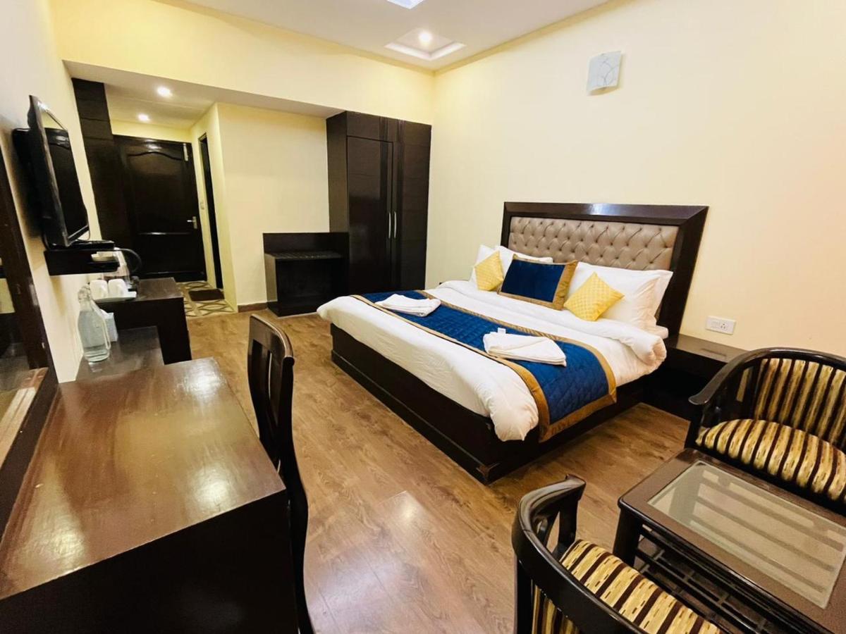 The Ashoka 300mts Walkable From Mall Road Hotel