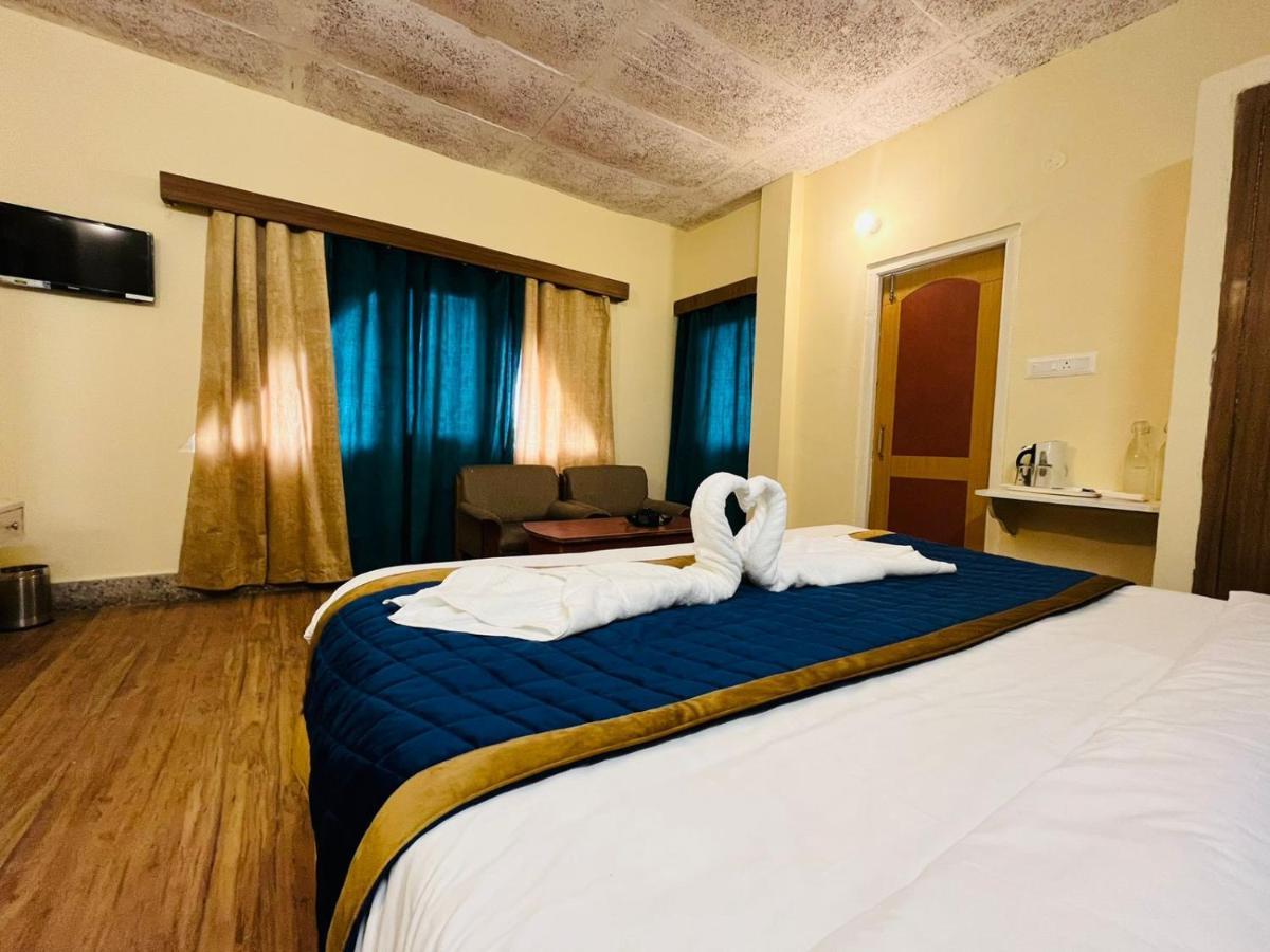 Hotel The Ashoka 300mts Walkable From Mall Road