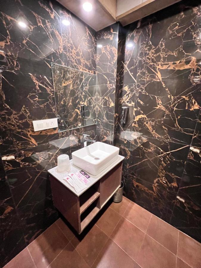 Hotel The Mall Road Victory 3*