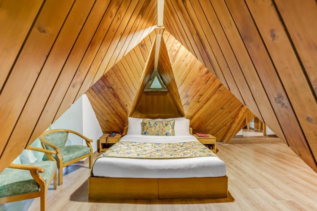 Summit Le Royale Hotel 4*