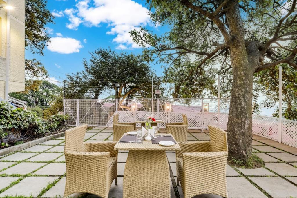 Summit Le Royale Hotel