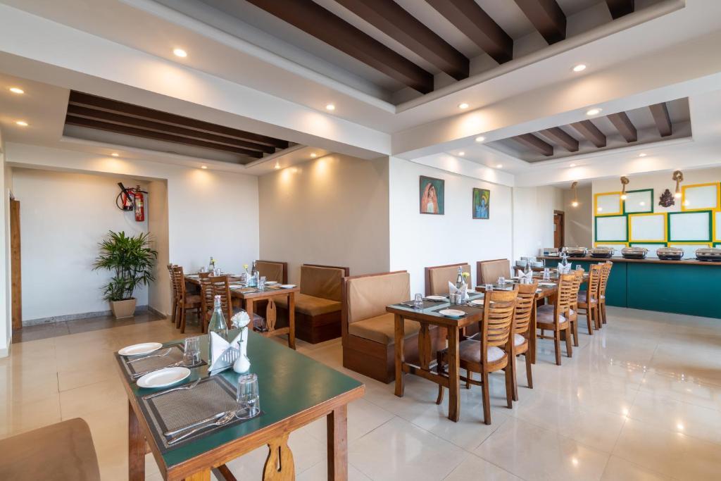 Hotel Summit Naldehra Grand & Shimla