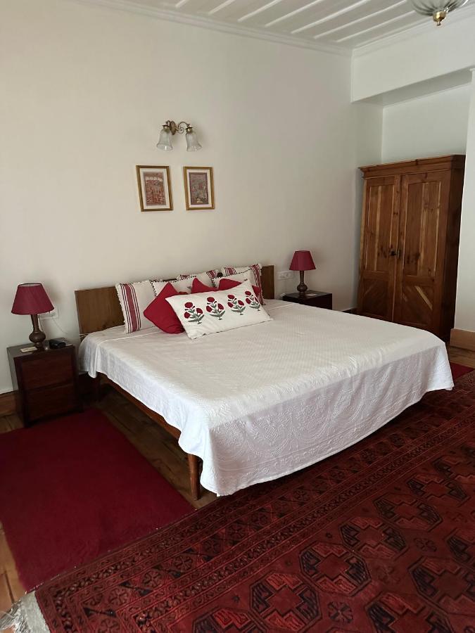 Dimple Lodge,