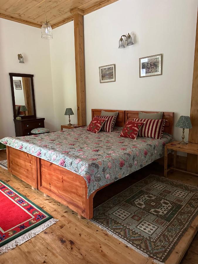 Dimple Lodge,