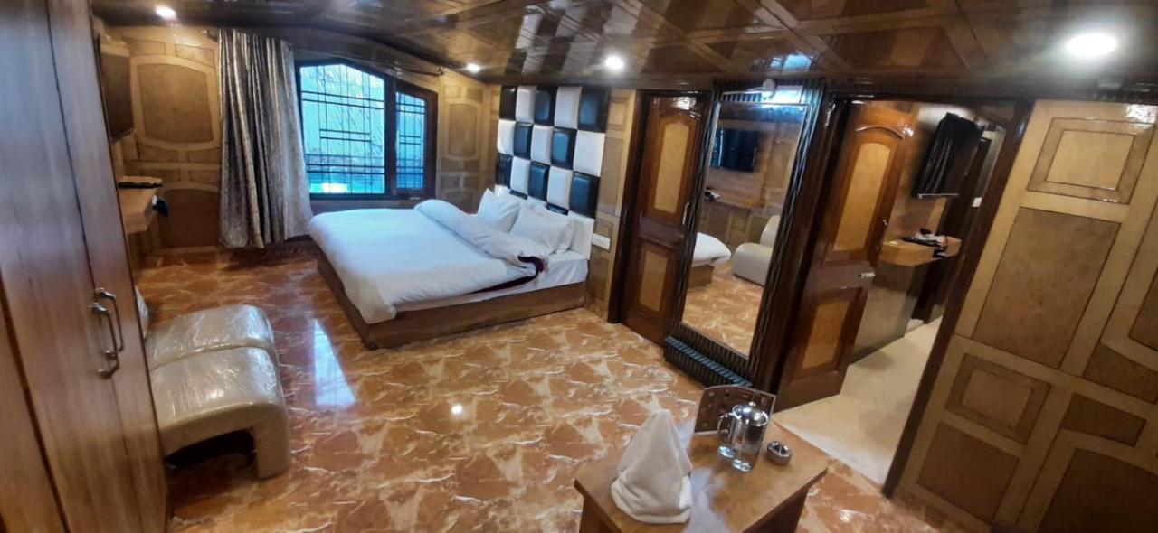 Royal King Bed & Breakfast *