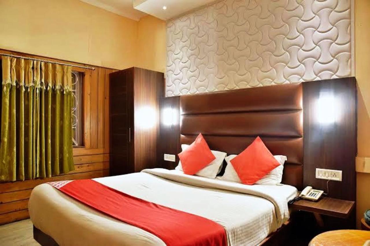 Hotel Ganga Near Mall Road 3*