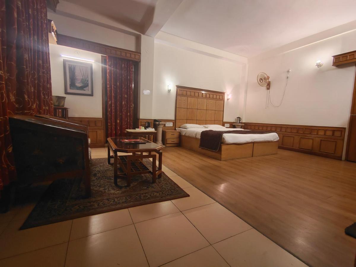 Hotel Himland East- Walking Distance To Mall Road 3*
