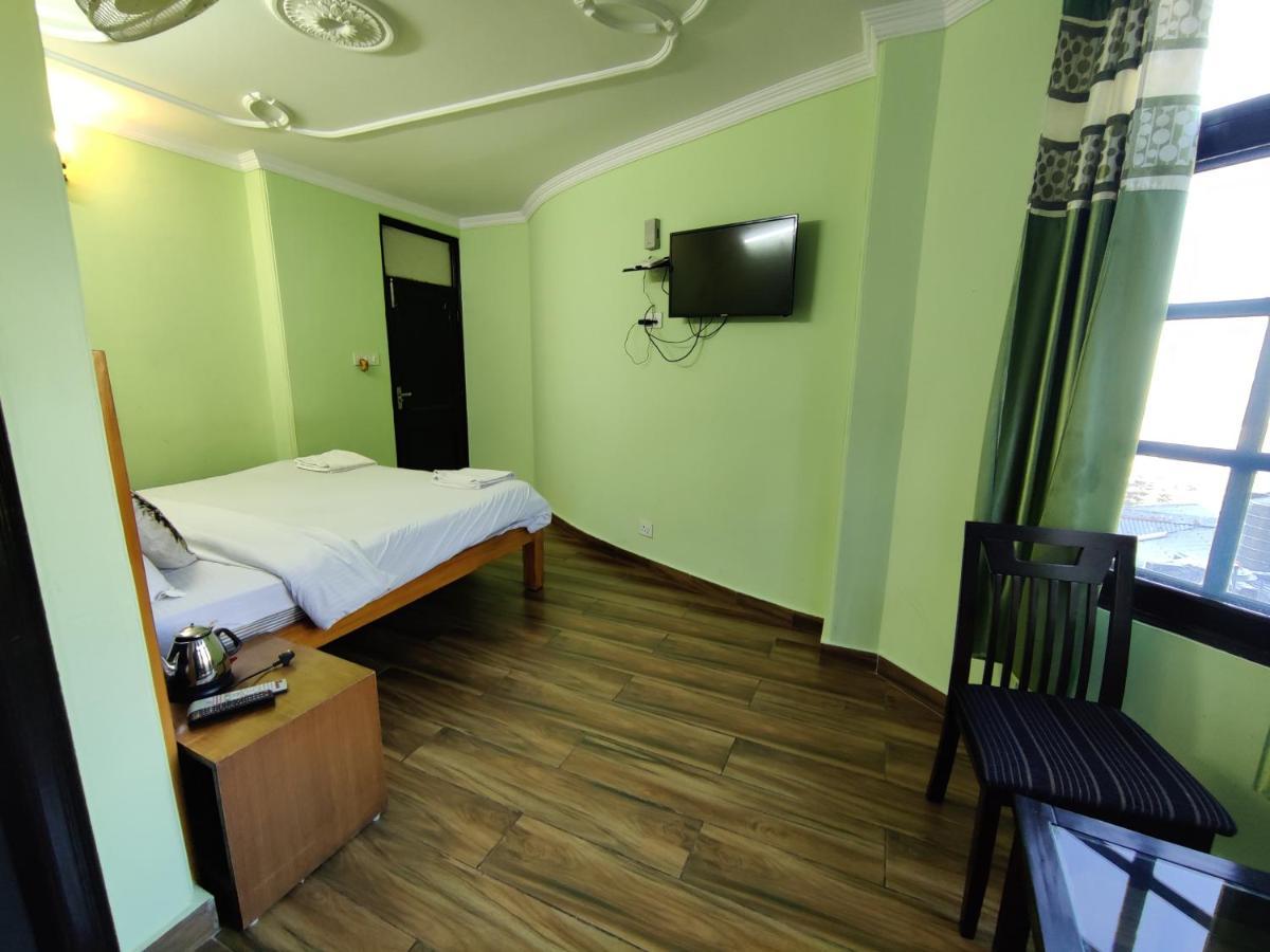 Guest house Aarika Near Mall Road *