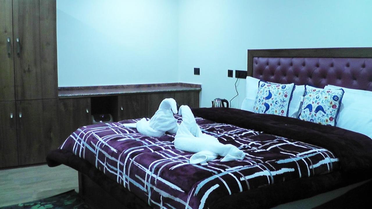 Jakhu Heights 3*
