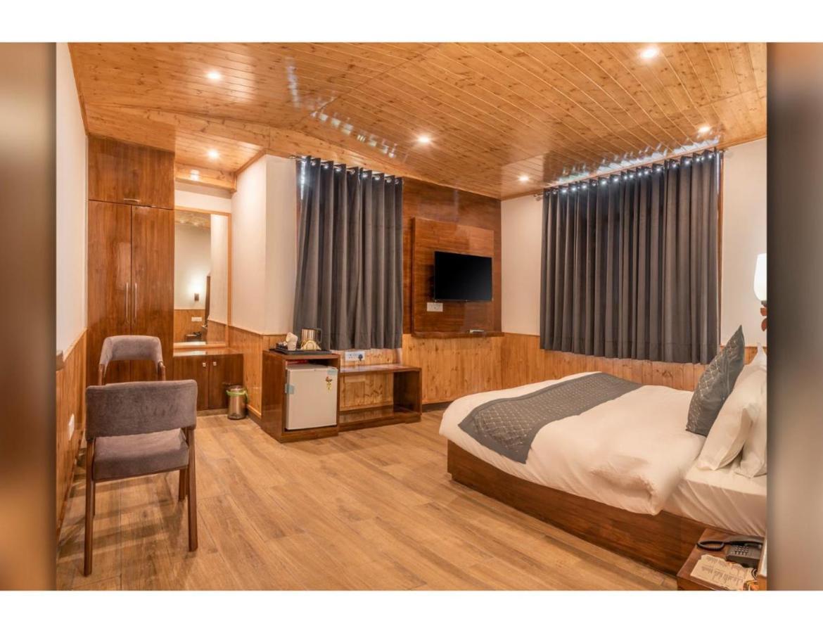 Crossroads Bed & Breakfast, *