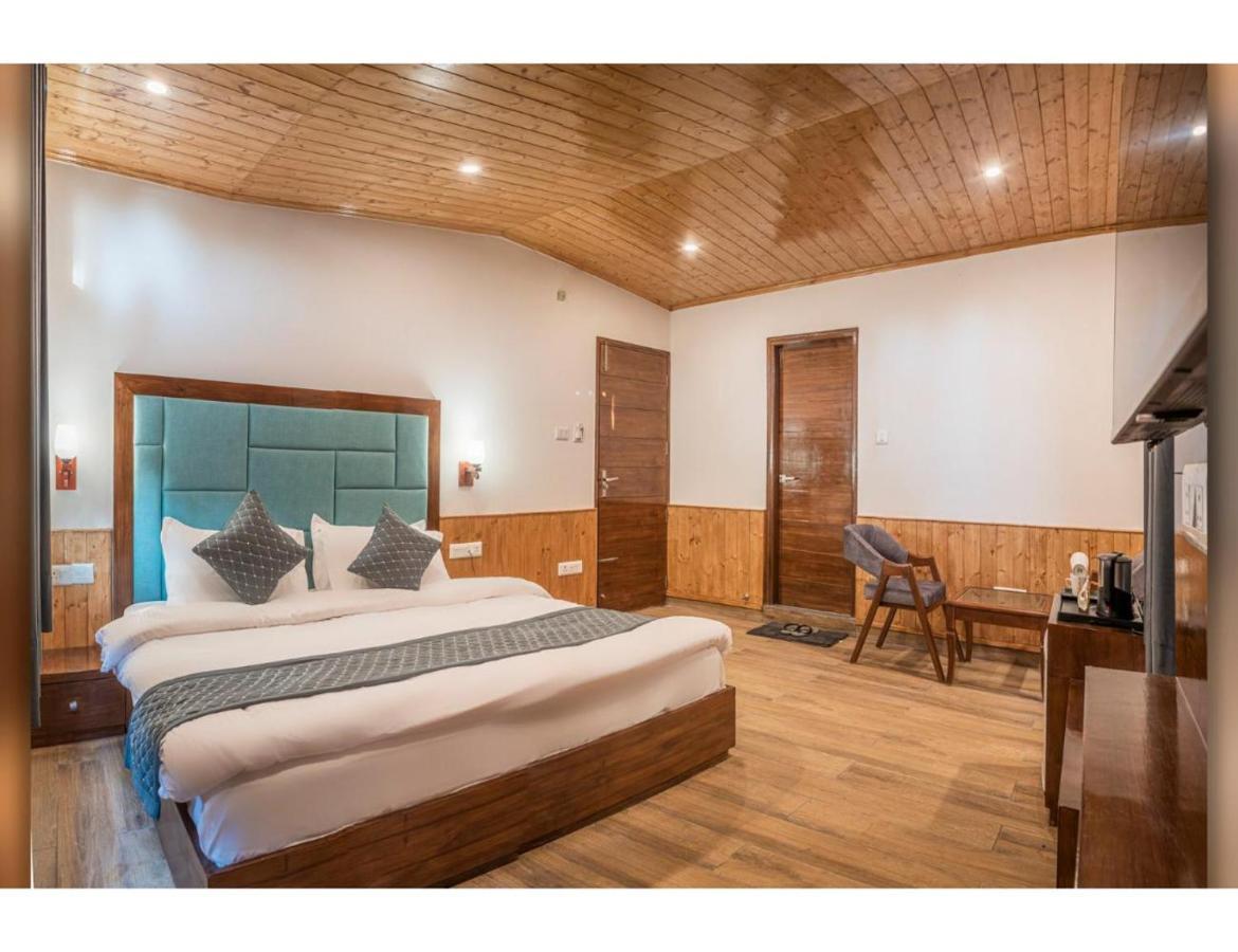 Homestay Crossroads Bed & Breakfast, *