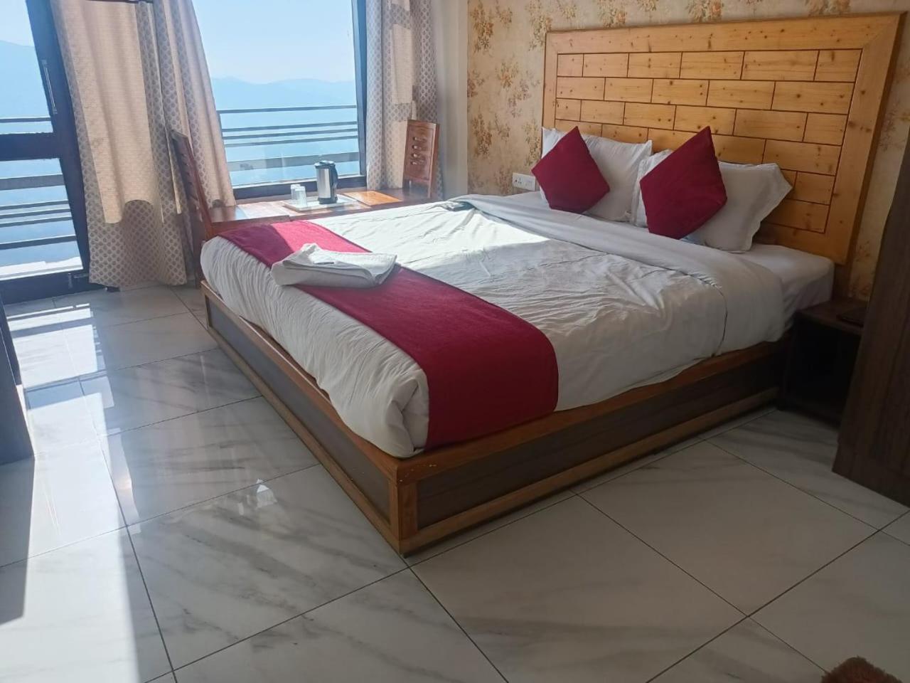 Zoz Sm6 Hotel