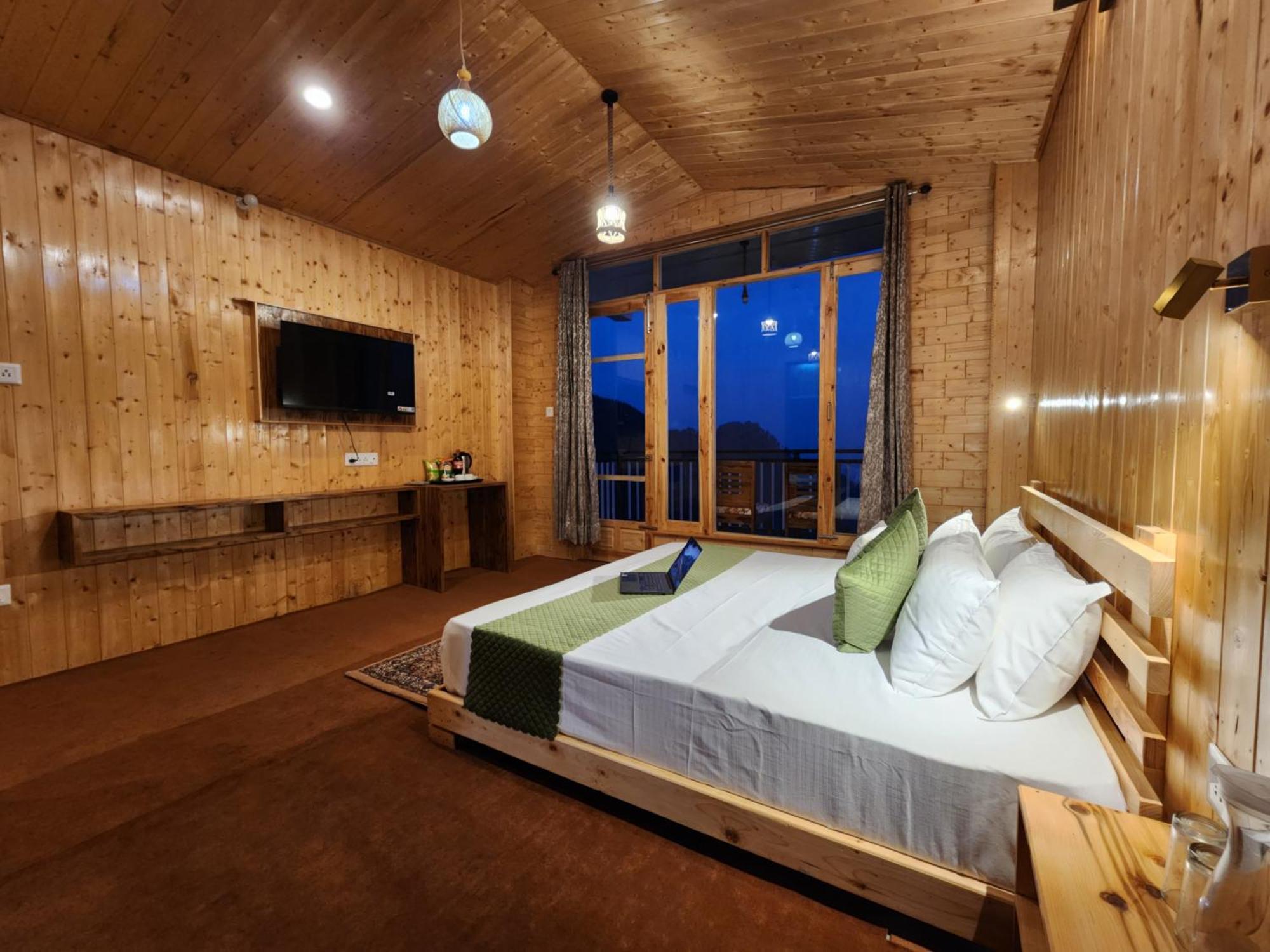 Gadegal Narkanda - & Pahadi Cafe Homestay