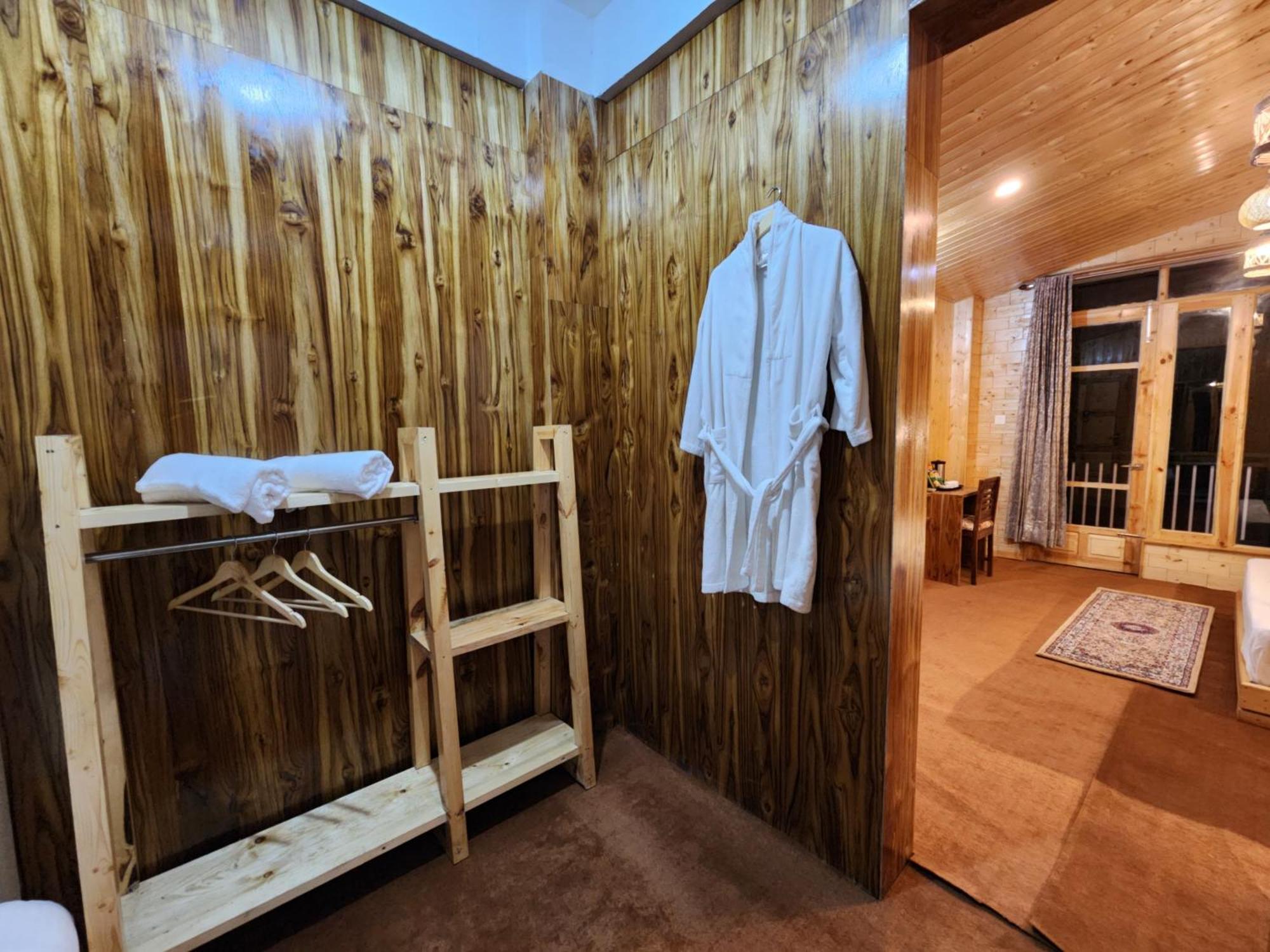 Homestay Gadegal Narkanda - & Pahadi Cafe