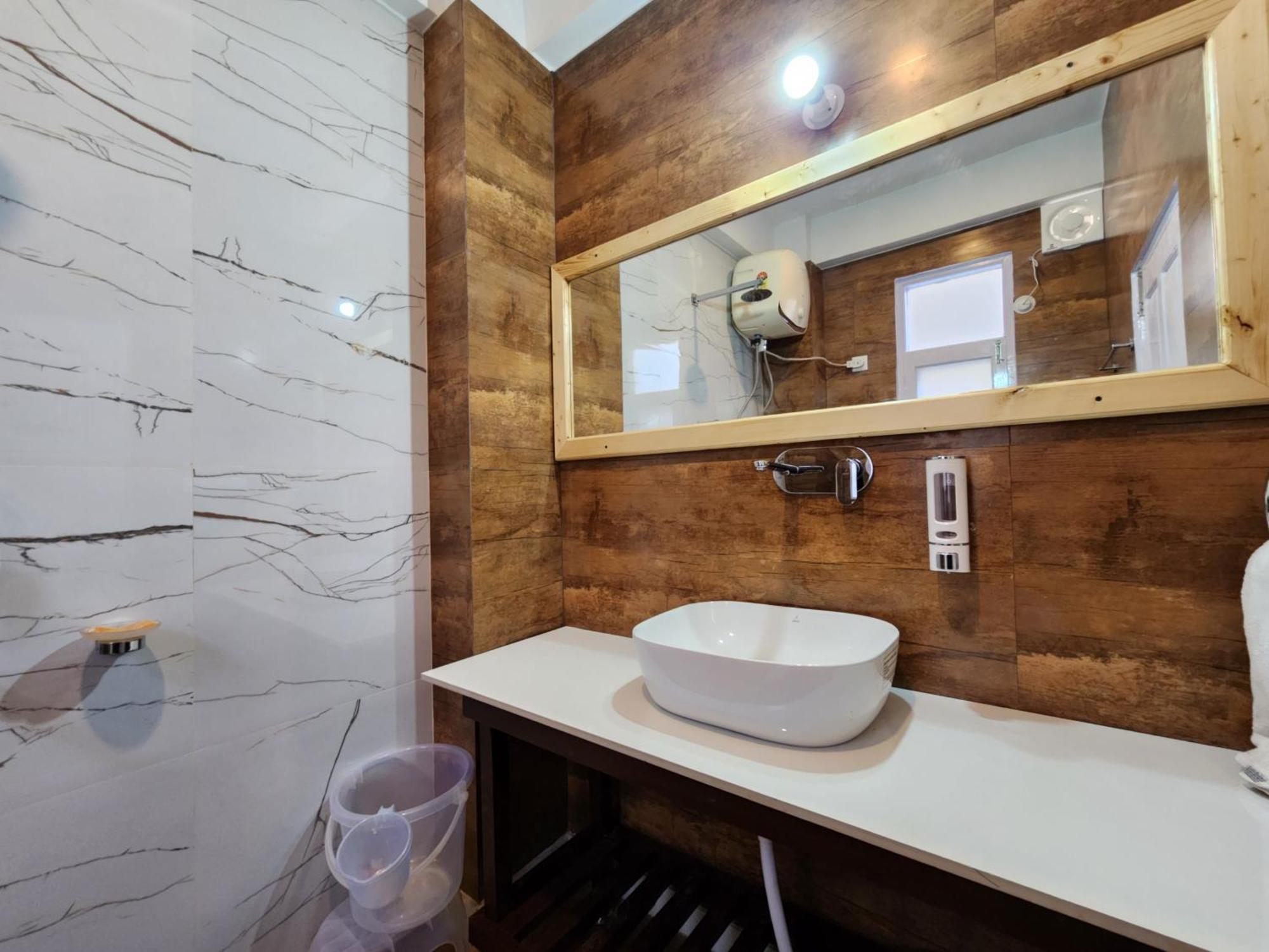 Homestay Gadegal Narkanda - & Pahadi Cafe *