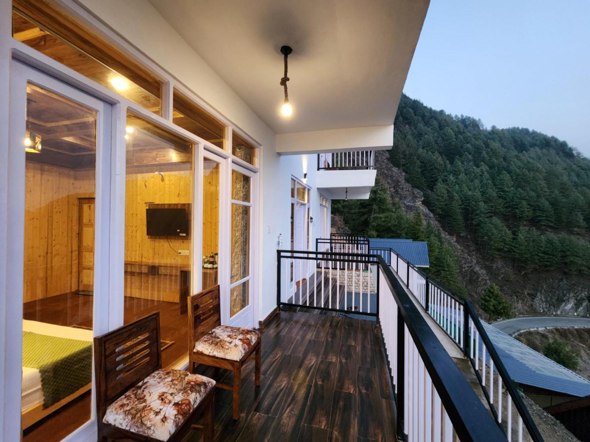 Homestay Gadegal Narkanda - & Pahadi Cafe